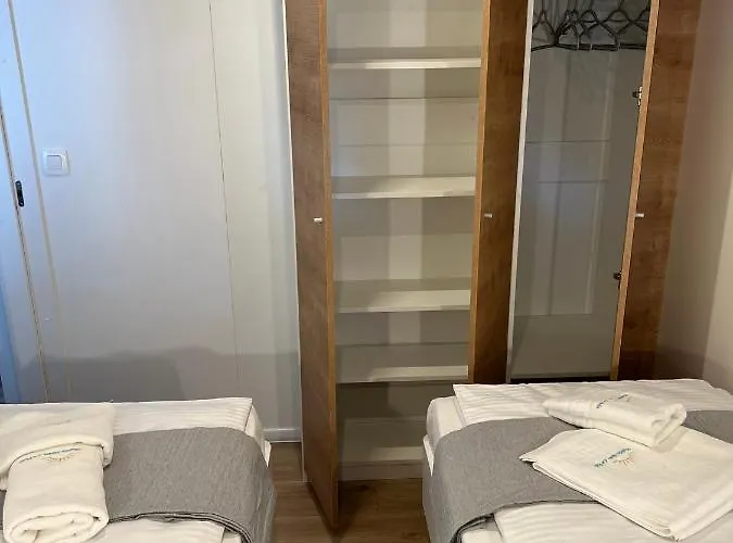 אתר קמפינג Mobile La Vida ביוגראד נה מורו