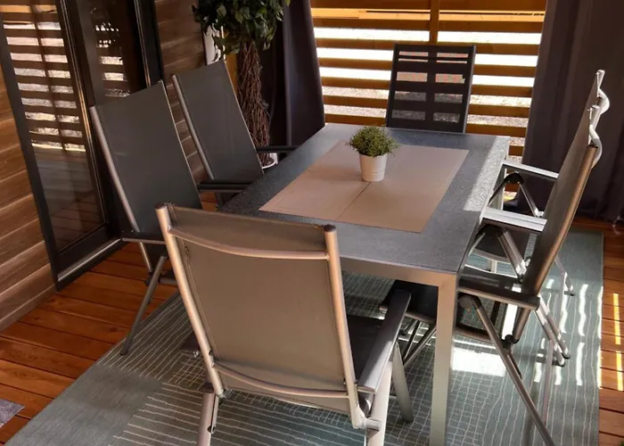 אתר קמפינג Mobile La Vida ביוגראד נה מורו